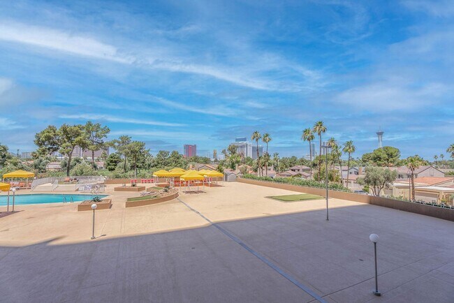 Building Photo - 3111 Bel Air Dr