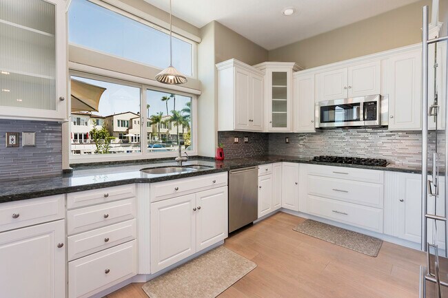 Building Photo - 346 Whites Landing