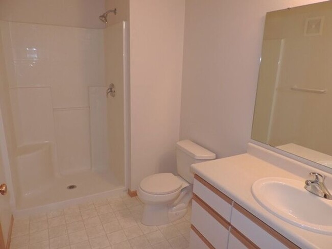 Building Photo - $1,325 | 2 Bedroom, 2 Bathroom Condo | No ...