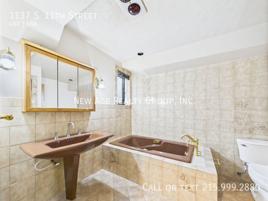 Building Photo - 1137 S 11th St