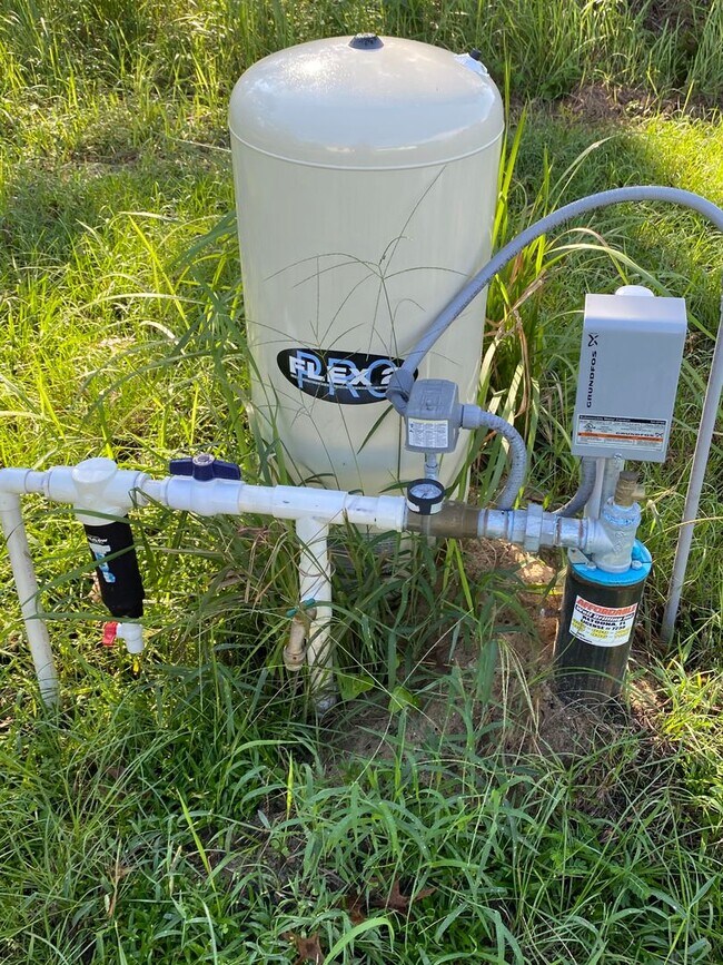 Building Photo - Custom Home - Desirable SE Ocala Neighborhood 3/2/2 **Won't Last**