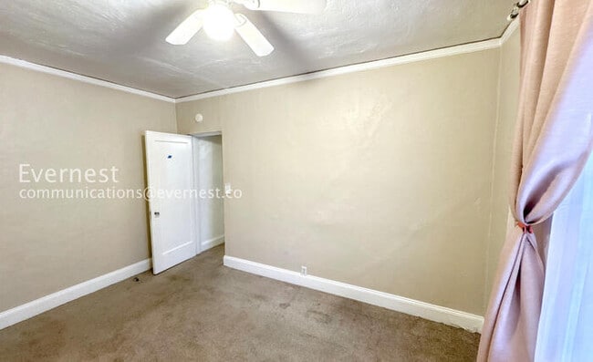 Building Photo - 605 E Santa Inez Ave