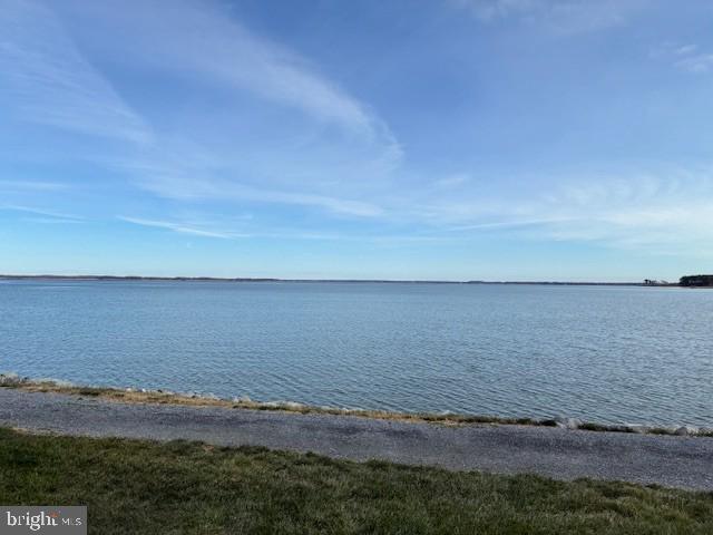 Building Photo - 10 Queen Elizabeth Ct