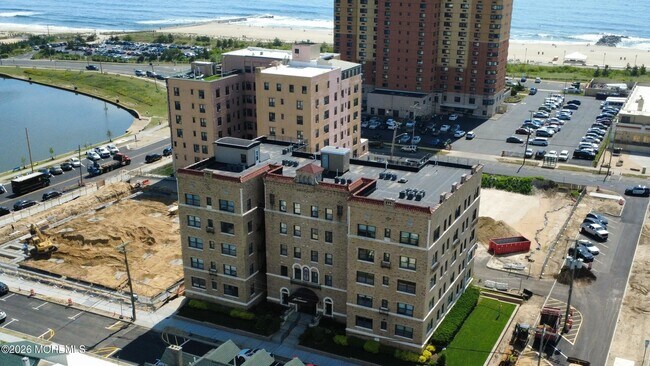 Building Photo - 1700 Webb St