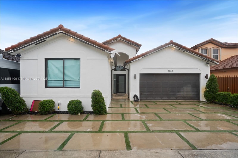 Primary Photo - 156 SW 156th Ct