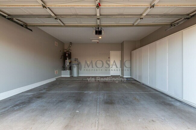 Building Photo - 1245 E Waterview Pl