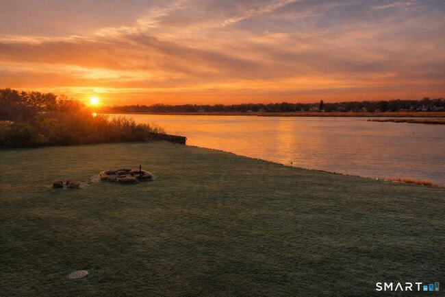 Building Photo - 1433 Windward Rd