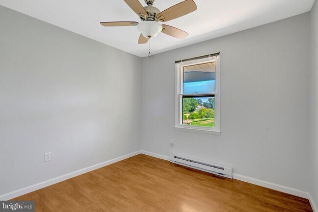 Building Photo - 4570 Lawnvale Dr