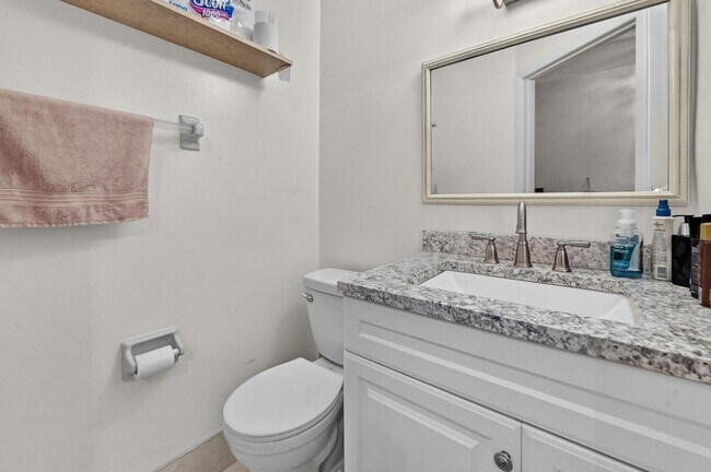Building Photo - 4587 Carambola Cir S