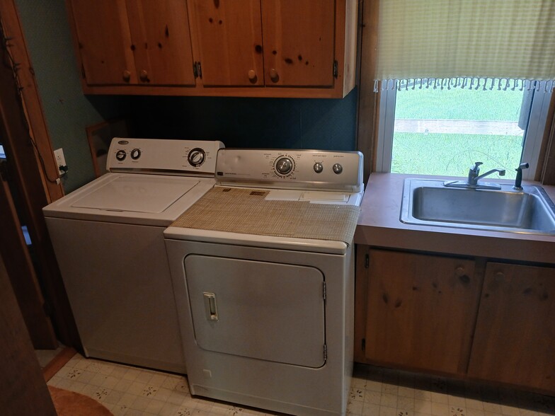Full laundry by kitchen - 115 Delta Dr