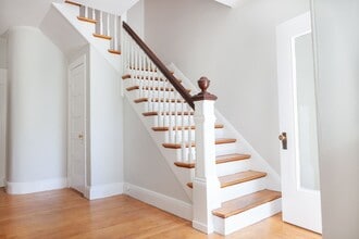 Building Photo - NO BROKER FEE | Renovated 1 Bed on Beacon St | Brookline