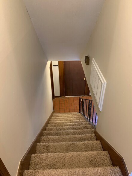 Building Photo - 641 Belle Air Ave