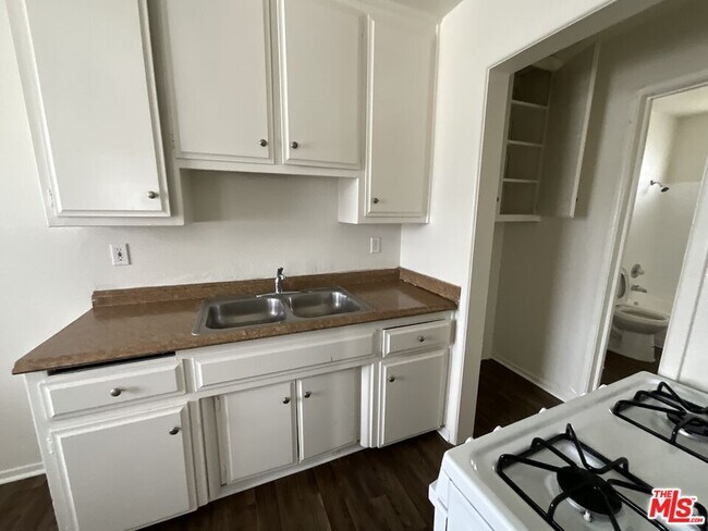 Building Photo - 501 Cedar Pl