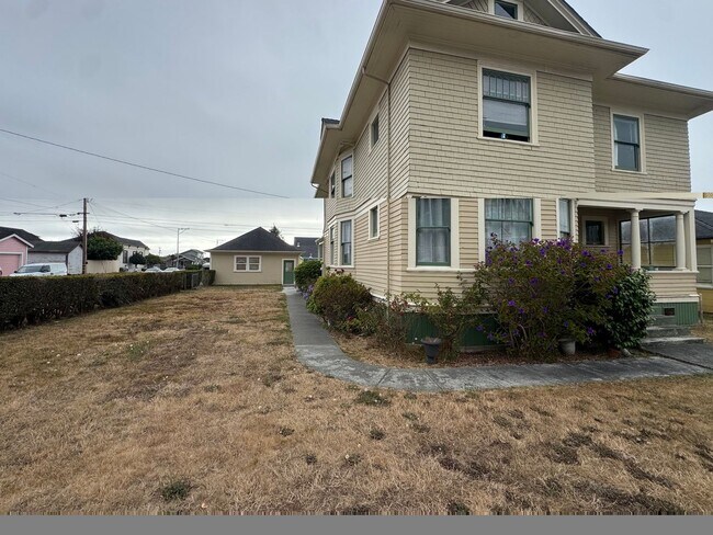 Building Photo - 2146 C St
