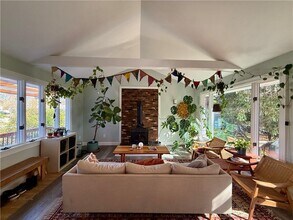 Building Photo - 11 Holmes St