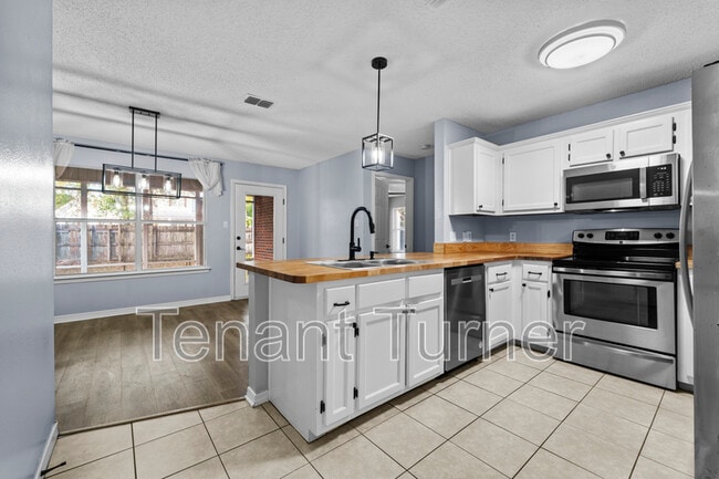 Building Photo - 13300 St Martin Dr