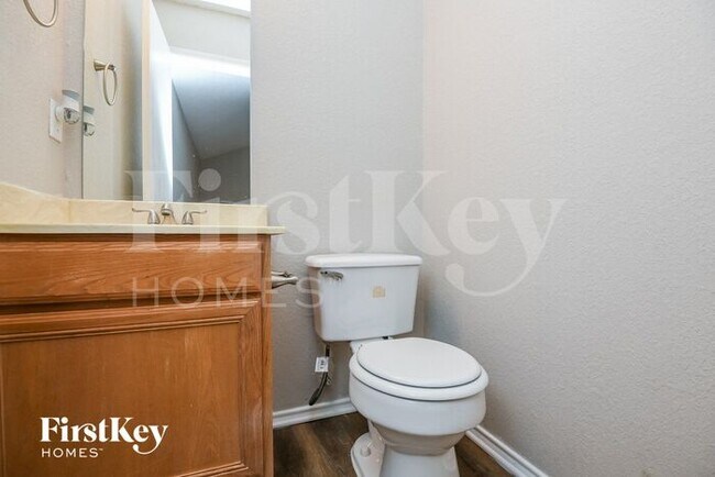 Building Photo - 609 Hollyberry Dr