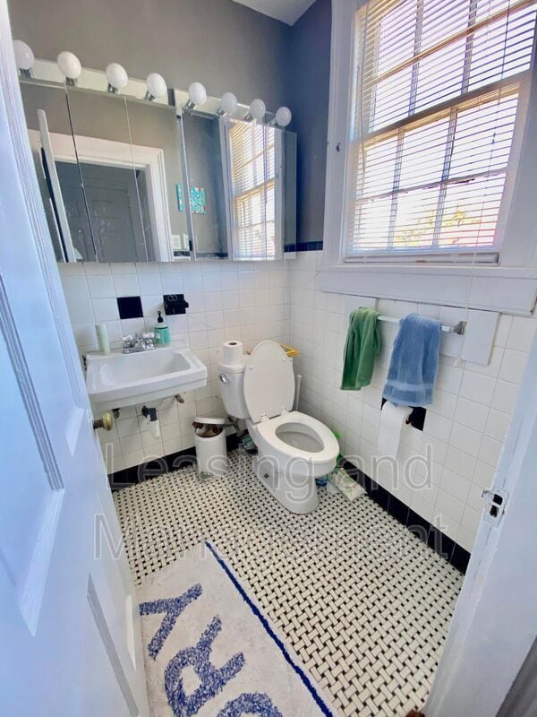 Building Photo - 75 Pitt St