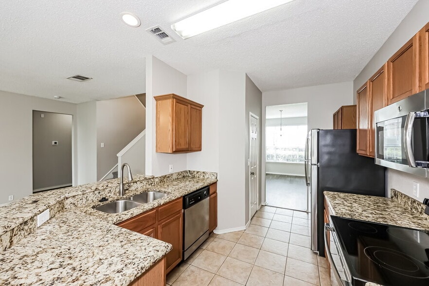 Building Photo - 3000 Vicksburg Ln