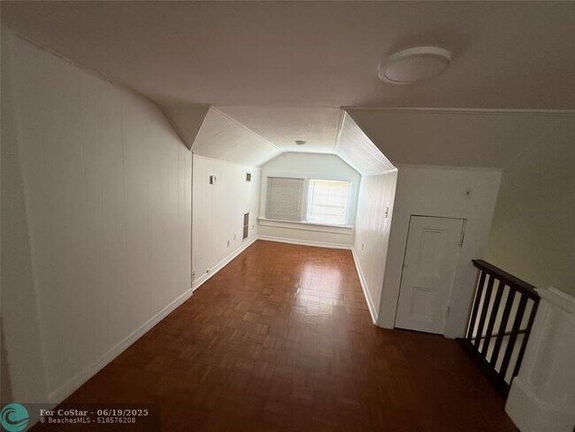 Building Photo - 5025 SW 64th Ave