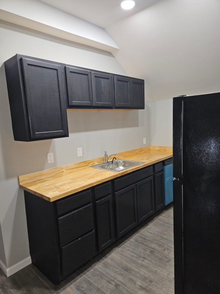 Building Photo - 158 Cliff St