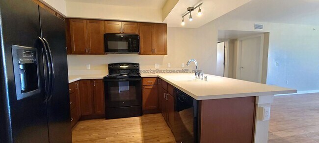 Building Photo - Spacious 3 bed /2 Bath Condo at Ferguson F...
