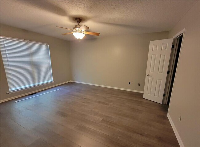Building Photo - 14 Frost Pine Cir