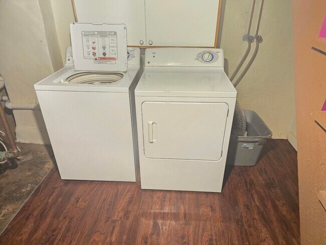 Building Photo - Beautiful 2 Bedroom 1.5 Bathrooms Patterson Park