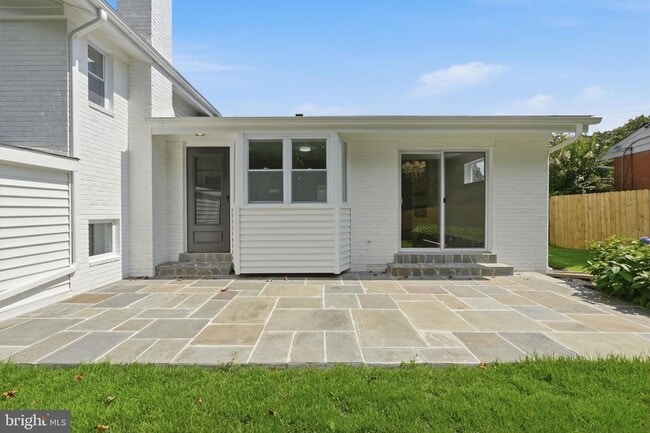 Building Photo - 9831 Singleton Dr