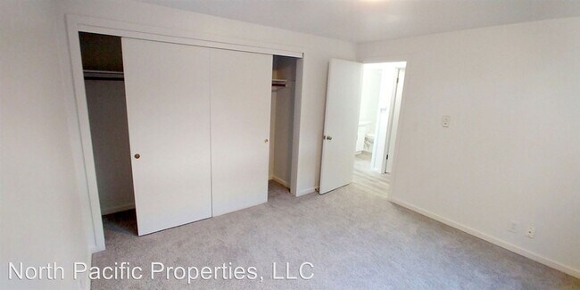 Building Photo - 4235-4239 27th Ave W