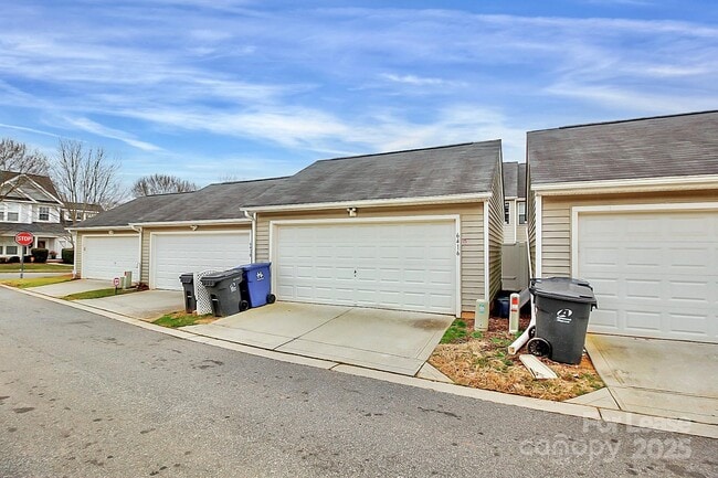 Building Photo - 6416 Hasley Woods Dr