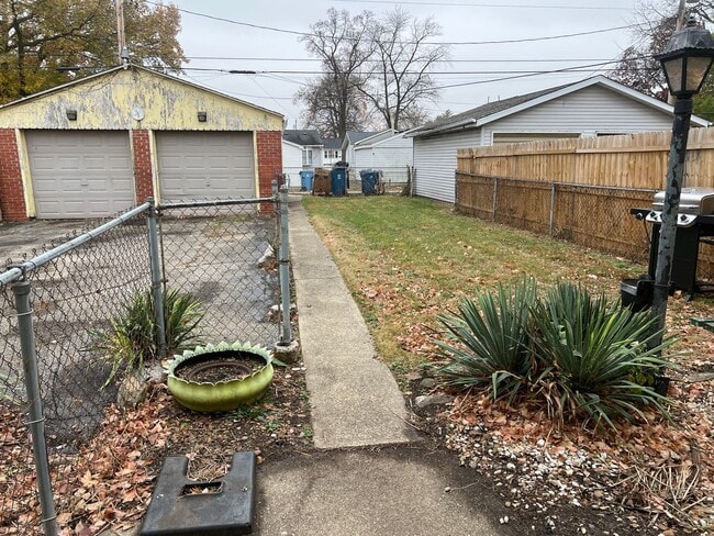 Building Photo - 1816-1818 E Watch Ave