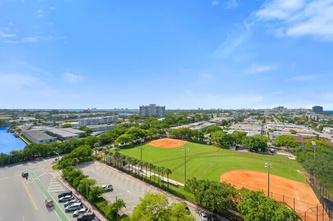 Building Photo - 580 72nd St