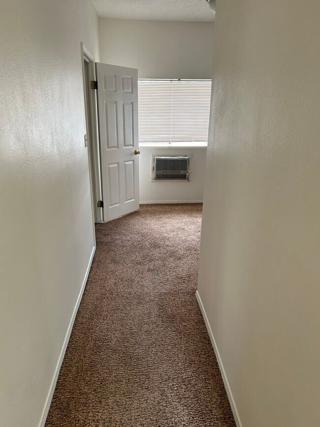 Building Photo - 3 Bedroom 1.5 Bathroom Home In Winslow