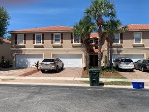 Building Photo - 4206 Cohune Palm Ct