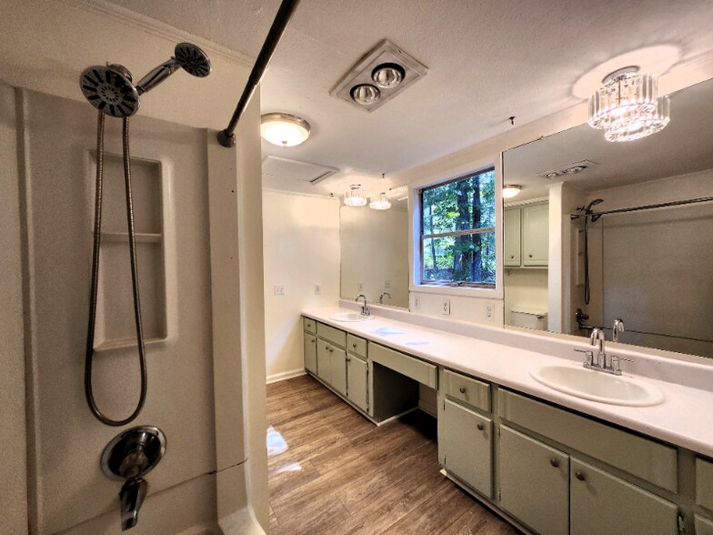 Building Photo - 1247 Wooten Dr