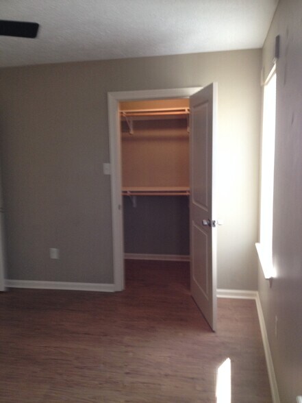 Building Photo - 1700 Mignonette Ln