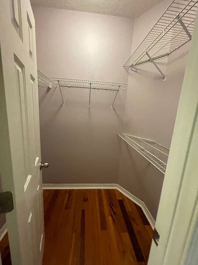 Building Photo - MOVE IN SPECIAL - 2 WEEKS FREE RENT - 3BR ...