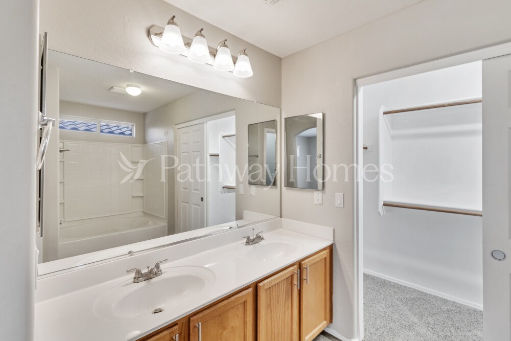 Building Photo - 31420 N Shale Dr