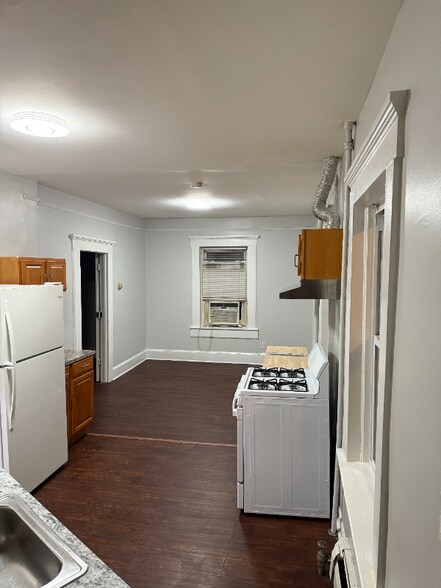 Building Photo - 1317 Broadway