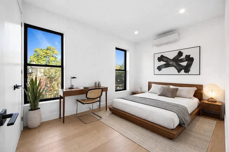 Building Photo - 704 Eighth Avenue