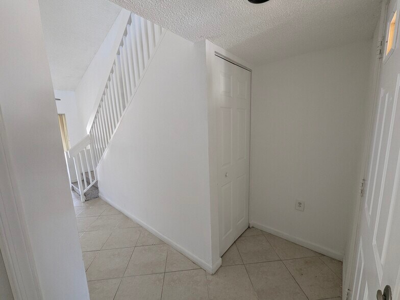 Building Photo - 18203 Glenmoor Dr