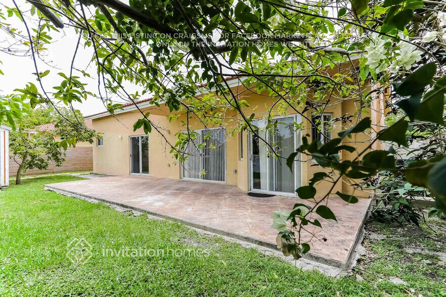 Building Photo - 5851 SW 163rd Pl