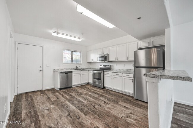 Building Photo - 5010 N 22nd Ave
