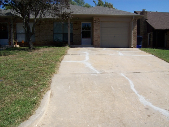 Building Photo - 410 S Greengate Dr