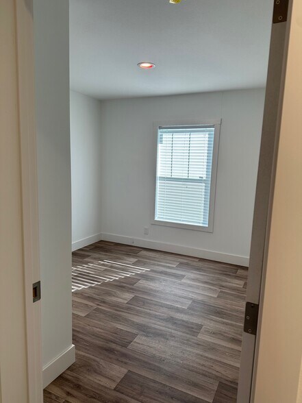 Building Photo - 3543 Warren Pl