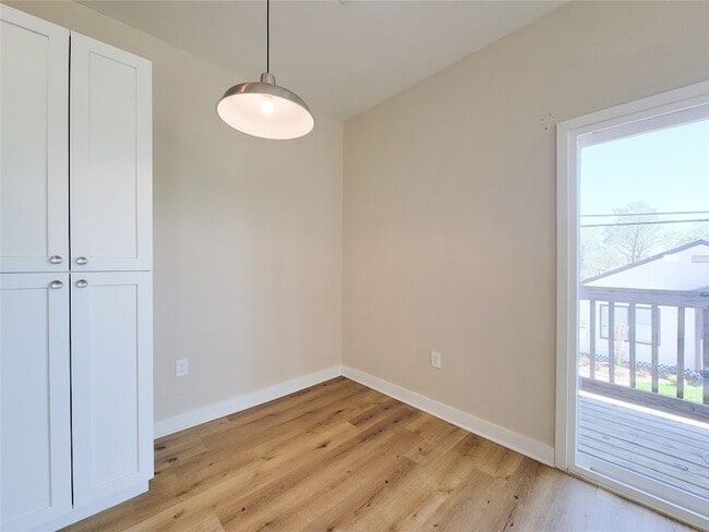 Building Photo - 1903 Mary St