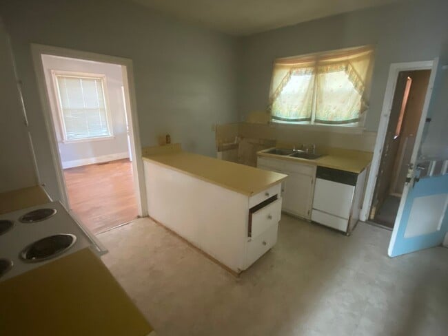 Building Photo - 1102 Murphy St