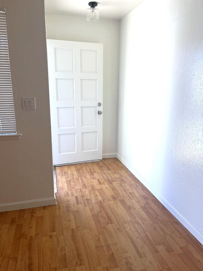 Building Photo - 7526 Forest St