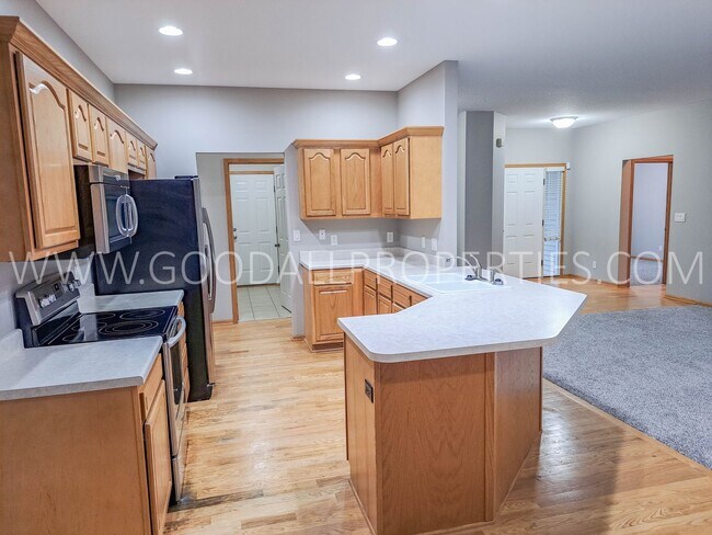 Building Photo - 3 bedroom 2 bath Single Family Home